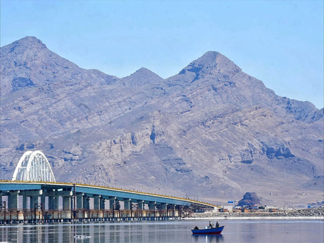 ترسالی دریاچۀ ارومیه و فروپاشی روایت های قومگرایانه از خشکسالی (استفاده ابزاری قوم گرایان از حقوق بشر زیست محیطی)